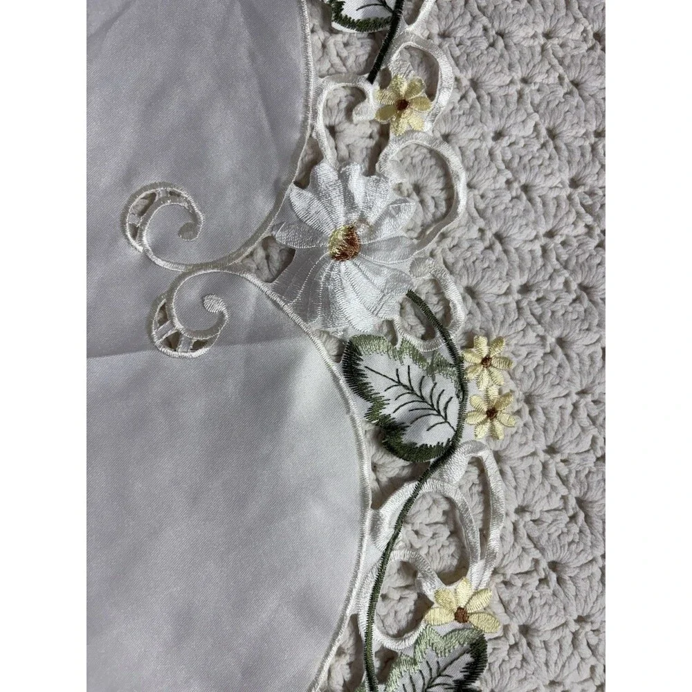 White Embroidered Floral Table Runner, Scalloped Cutout Edge 58”x 13”